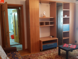 Apartament doua camere, etaj patru, mobilat, CT, pe Bicaz