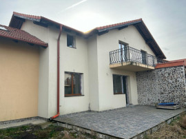 Duplex 4 camere 110mp + curte, zona Sanpetru