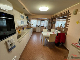Apartament 3 camere, etaj 2, zona ultracentrala, renovat com