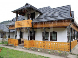 Casa de vacanta si anexe in Stulpicani