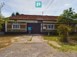 Casă cu 8 Camere &icirc;n Sălăjeni