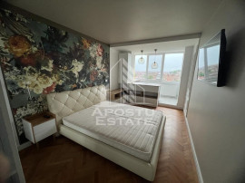 Apartament de LUX cu 3 camere, semidecomandat, in zona Ce...