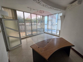 Ansamblu casa de locuit, hala productie ,spatiu de birour...