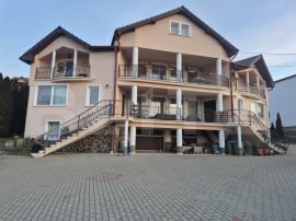 Casa de vanzare in Corunca, ideala pentru 2 familii sau pens