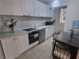 Apartament 3 cam et 2 decomandat renovat zona Colfescu