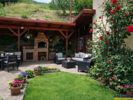 FILM! Pensiune in decor de poveste, loc de istorie si legend