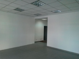 Blv. Iuliu Maniu 130 mp trafic intens vizibilitate buna