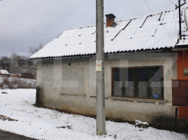 Casa cu teren de vanzare in Uriu