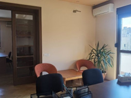 Cașin, Apartament 5 camere, renovat recent, birouri