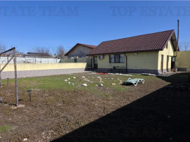 Proprietate versatila cu doua locuinte si teren generos, poz