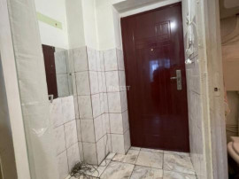 Garsoniera de vanzare, ETaj 3, zona Alexandru cel Bun - Rond