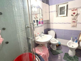 De vanzare apartament cu 3 camere I. C. Frimu, 70.500 euro
