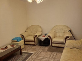 FAR, de vanzare 3 camere, decomandat, etaj 1, gaze