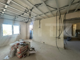 Apartament 3 camere, decomangdat, zona 8 Mai