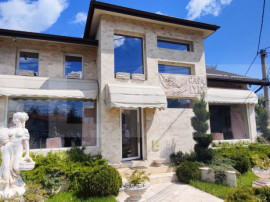 Casa Lily de vanzare, 189 mp, zona Central