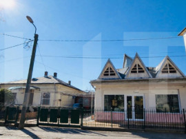 Casă din cărămidă + spațiu comercial, teren 900 mp, Bot