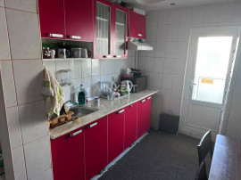 Apartament 3 camere decomandat-Baza 3-etaj intermediar