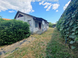 Casa situata &icirc;n Arcani - Sănătești