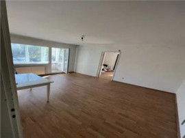 Apartament 3 camere , semidecomandat - zona Calea Bucuresti