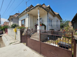Casă 2 camere, 65 mp, 847 mp teren, zona Unirea