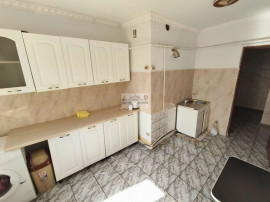 Apartament cu 3 camere, complet decomandat &ndash; Tecuci