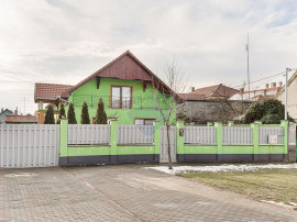 Casă cu 7 camere de vânzare în orașul Nădlac