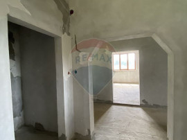 Casă compusă din 6 camere în orașul Sebiș - S.C. 220mp