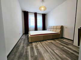 Apartament 3 camere lux,mobilat,etaj 2,Tractorul -Coresi,145000 Euro