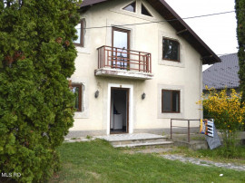 Stefanesti - Zavoi - Casa de familie P+M, teren 840 mp!