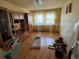 Apartament cu 3 camere, in Teius zona centrala.