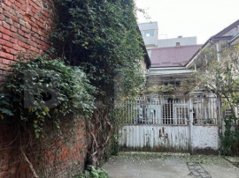 Casă tip P+1 &icirc;n curte comună, 120 mp, central, l&acirc;ngă Ju