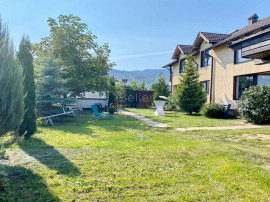 Proprietate compusa din 2 case