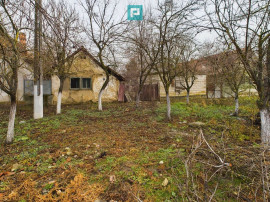 Teren cu casă demolabilă &icirc;n Şuştra
