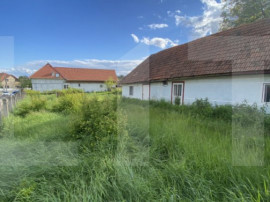 Teren intravilan, de vanzare, 680 mp cu casă demolabilă, z