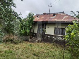 Casa batraneasca cu 2700mp teren intravilan - Broscauti