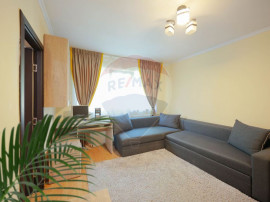 De v&acirc;nzare apartament cu 3 camere, etajul 1, Strada Bors...