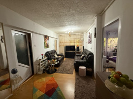 Apartament cu 2 camere,etaj 3, zona Ulpia