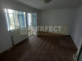 Ap.3 camere DECOMANDAT,Vest, etajul 4, Pret 72000 euro