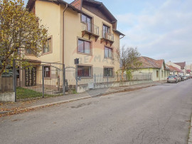 Casă / Vilă cu 12 camere de v&acirc;nzare &icirc;n zona Astra