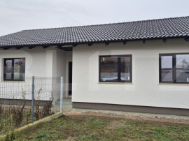 Casa cu 4 camere semifinisata, 92 mp, teren 400 mp, in loca