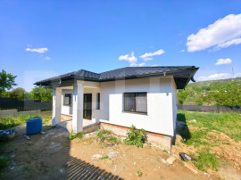 Casa plan parter 4 camere și beci in Barnova