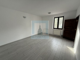 Apartament 2 camere decomandat - zona Centrul Civic