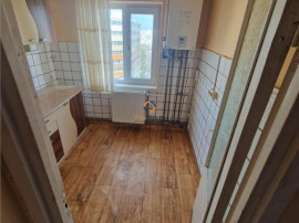 Ocazie ! Decomandat 2 camere etaj 10 Zona Gheorghe Lazar cu