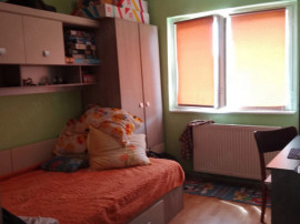 Apartament cu 4 camere, decomandat - zona Gemenii