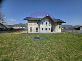 Teren intravilan + casă la roșu de v&acirc;nzare &ndash; Vădure...