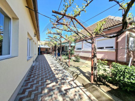 Casă / Vilă cu 6 camere de v&acirc;nzare