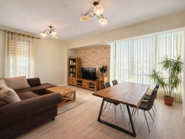 Apartament 2 camere, decomandat, 68 mp utili, zona Cetățui