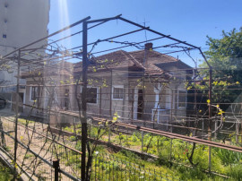 Casă cu grădină, garaj și livadă, 148 mp, zona Centru