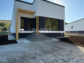CASA INDIVIDUALA,500 mp teren,4 CAMERE, 2 BAI SI POD,VALEA A