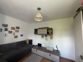 Apartament 3 camere, semidecomandat - zona Garii